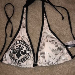 Bikini Top👙 silver and white with black trim.